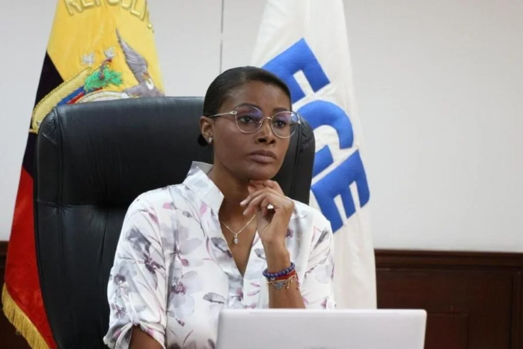 Diana Salazar renuncia