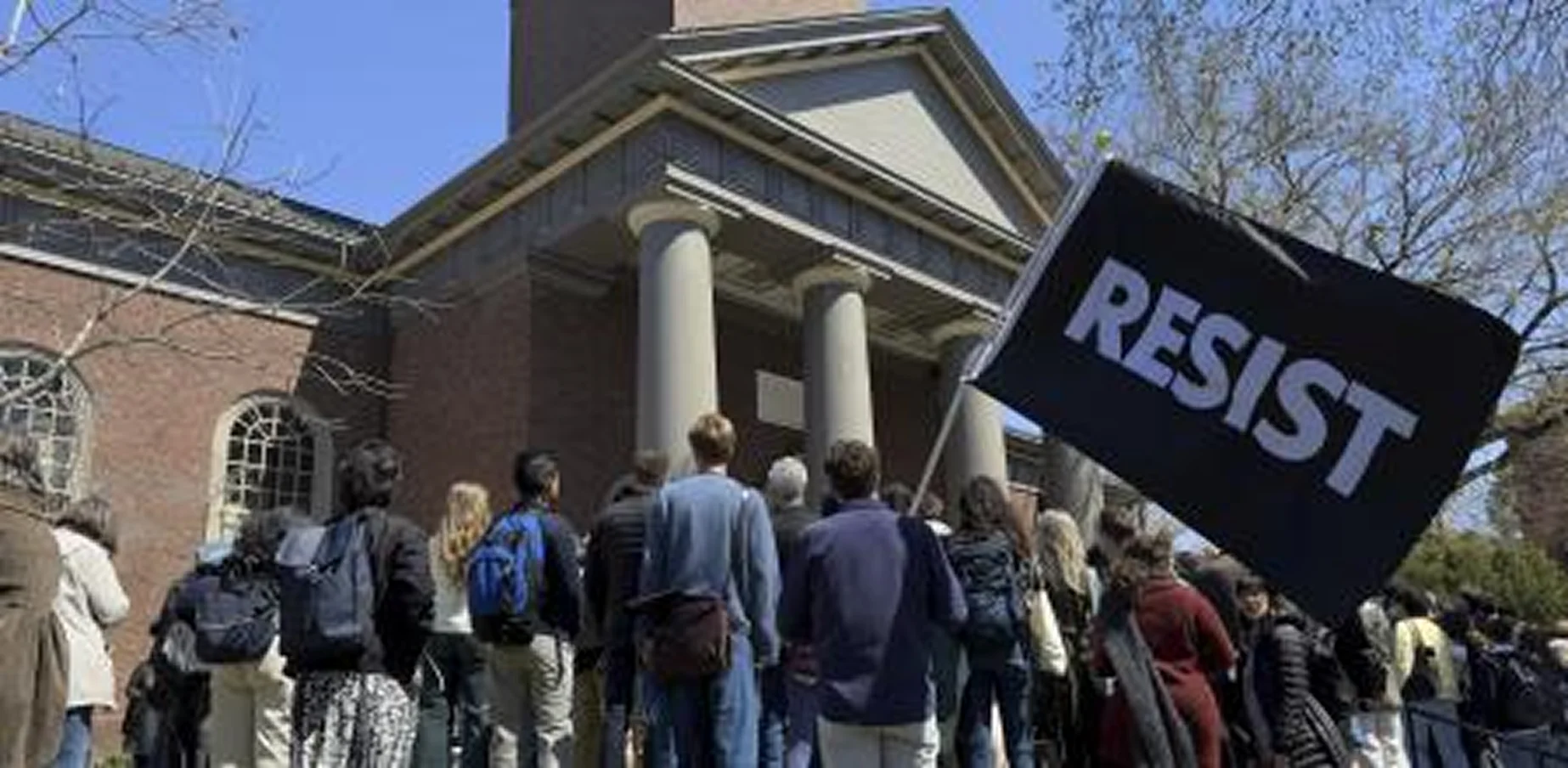 Harvard demanda a Trump por veto a estudiantes extranjeros