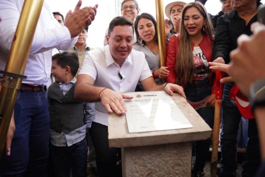 Primera piedra del Hospital en Ricaurte colocada por el Municipio de Cuenca