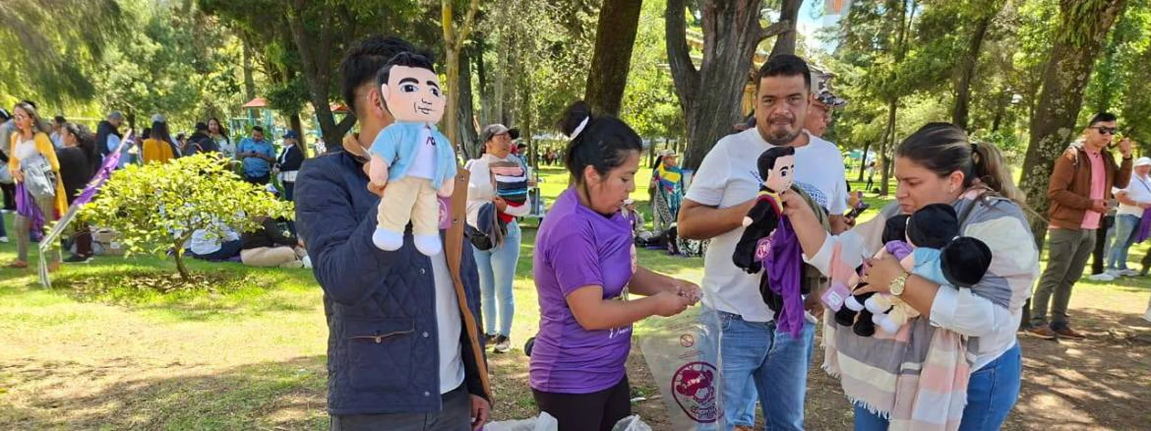 Peluches de Daniel Noboa y capibaras inundan las calles de Quito