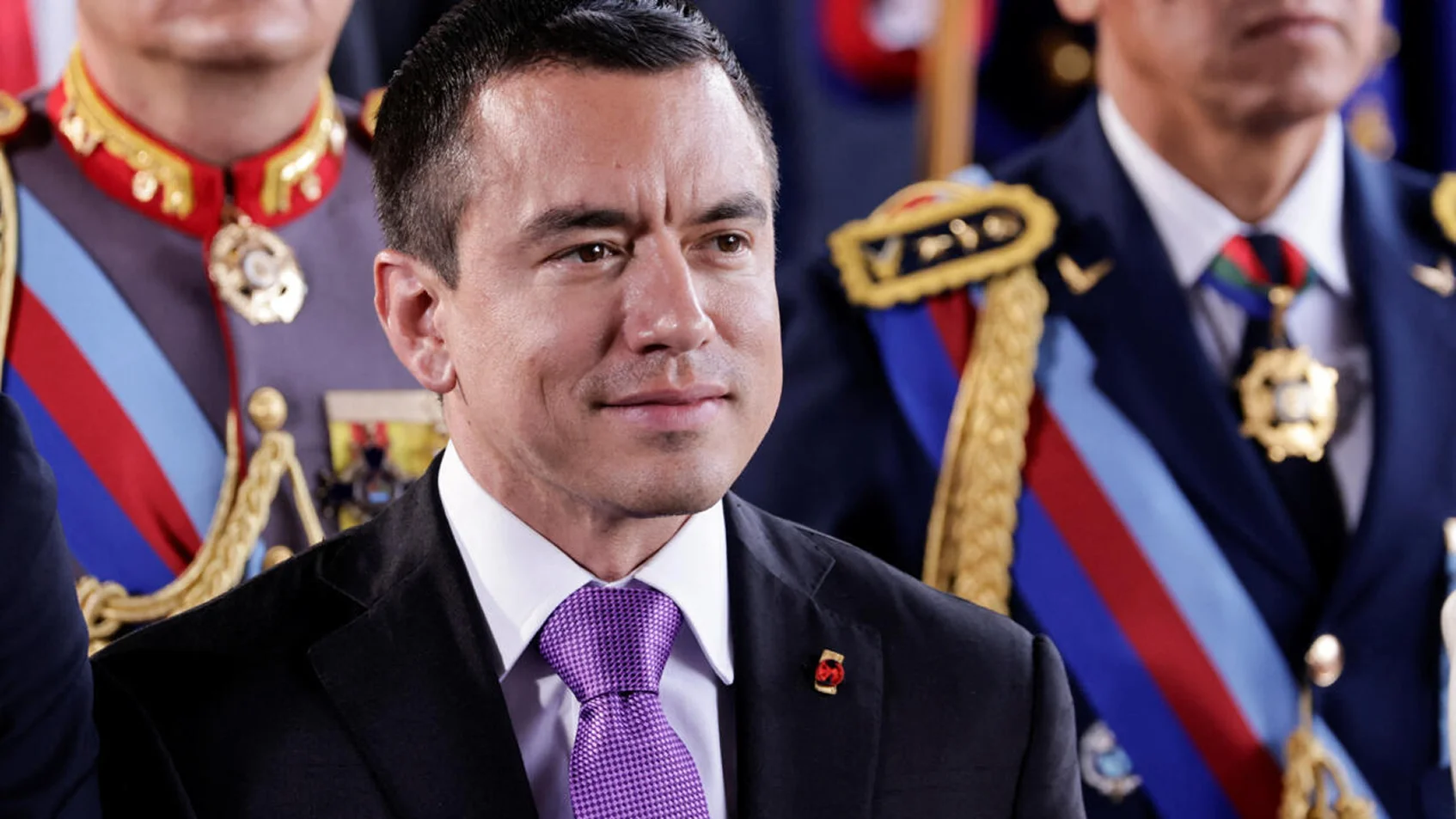 Daniel Noboa toma posesión como presidente de Ecuador