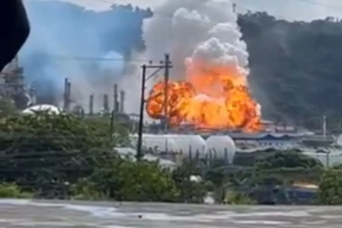 Incendio en la Refinería de Esmeraldas: Explosión y evacuación