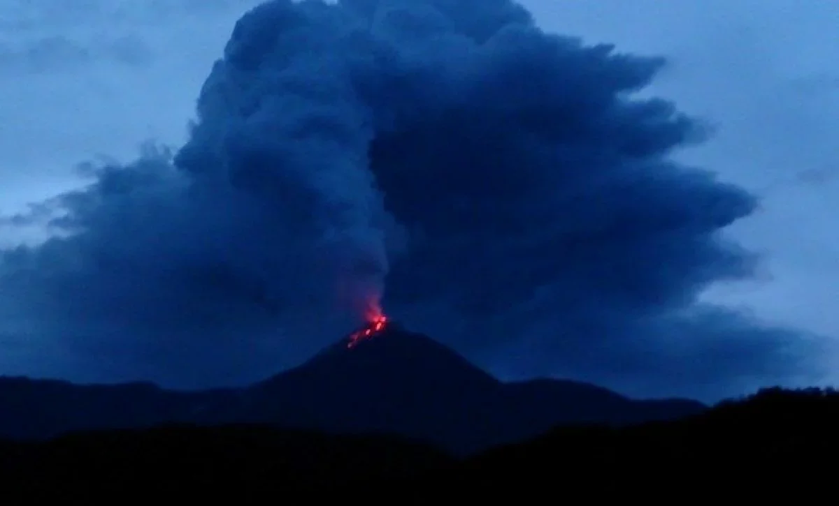 Volcán El Reventador incrementa su actividad superficial