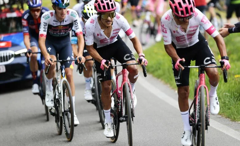Richard Carapaz asciende al segundo lugar en el Giro de Italia