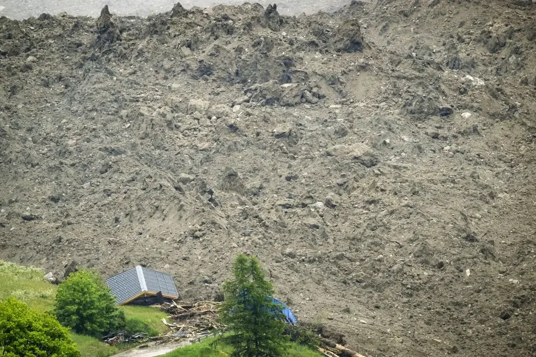 Glaciar en Suiza se Desprende y Devasta el Pueblo de Blatten