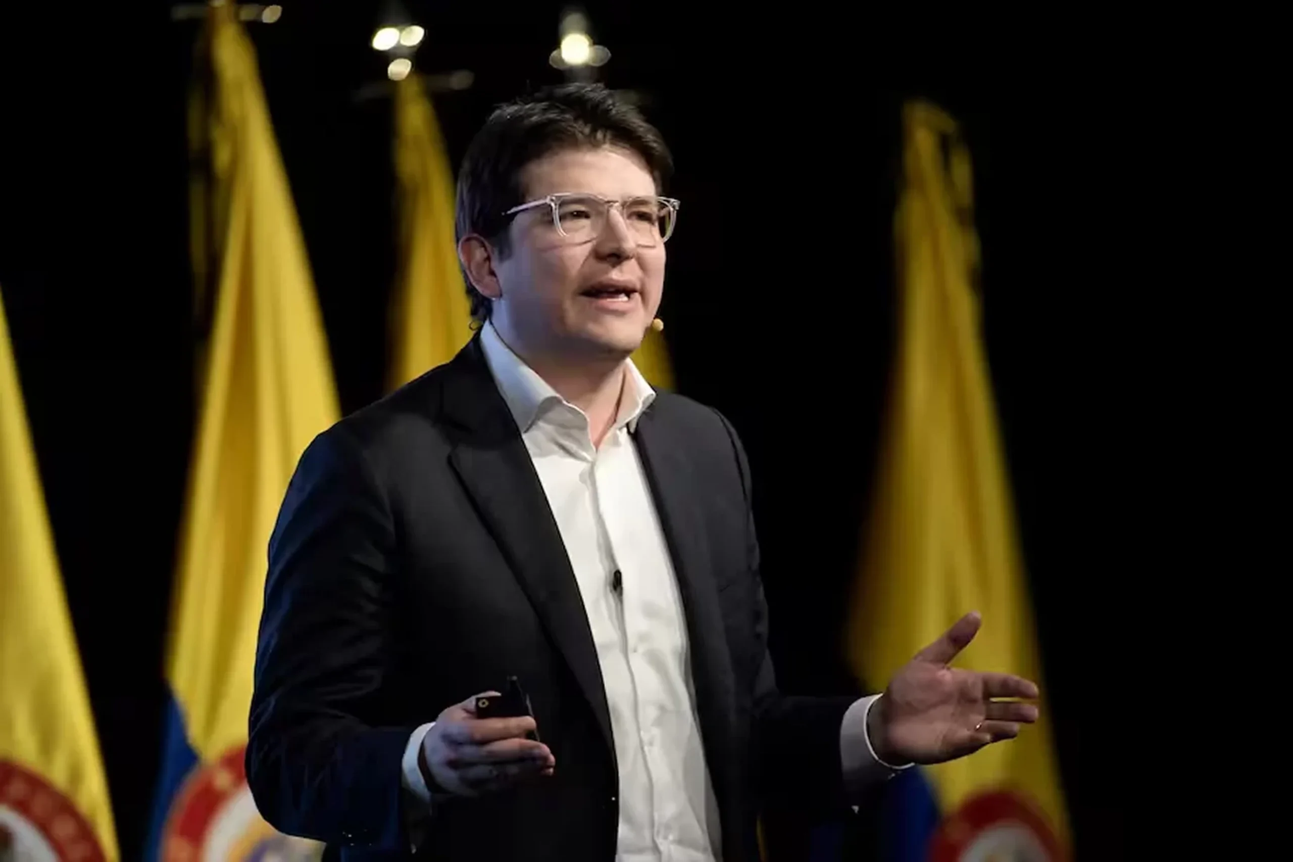 Miguel Uribe muestra signos de mejoría tras atentado