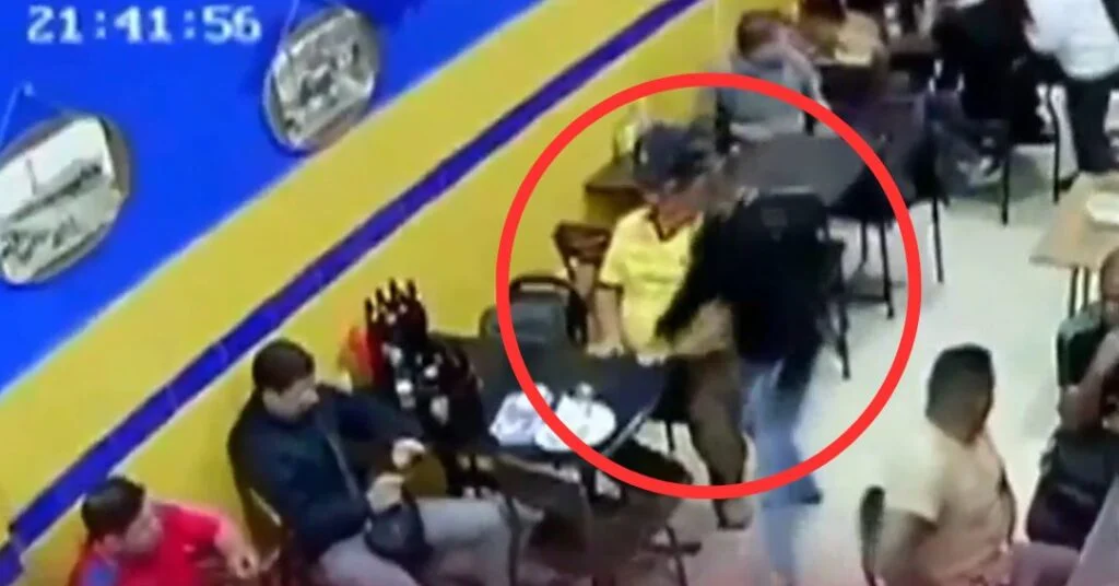Cliente frustra asalto en Guayaquil con una botella: el barrio venció al miedo