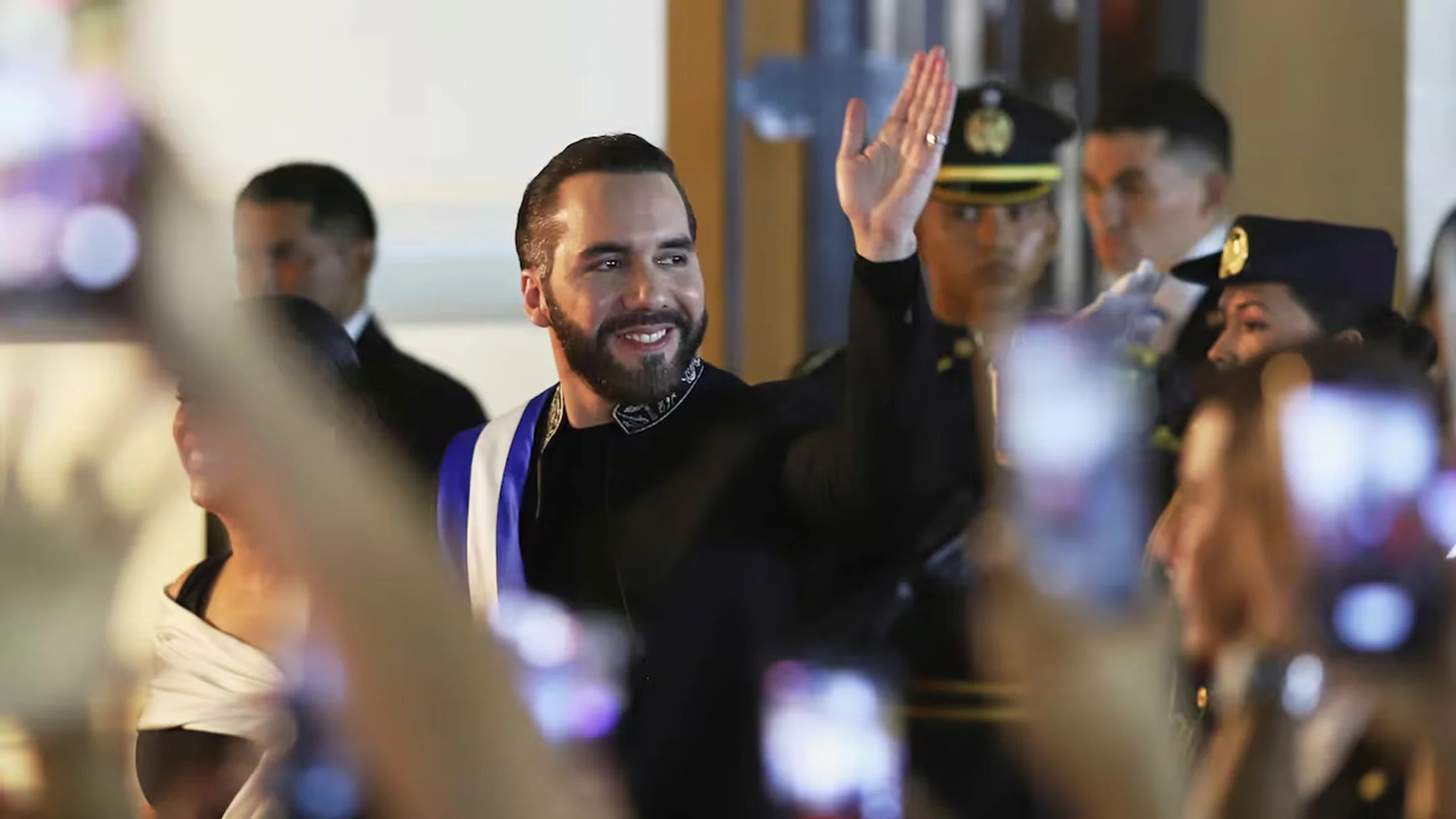 Nayib Bukele responde a las críticas: “Me tiene sin cuidado que me llamen dictador”