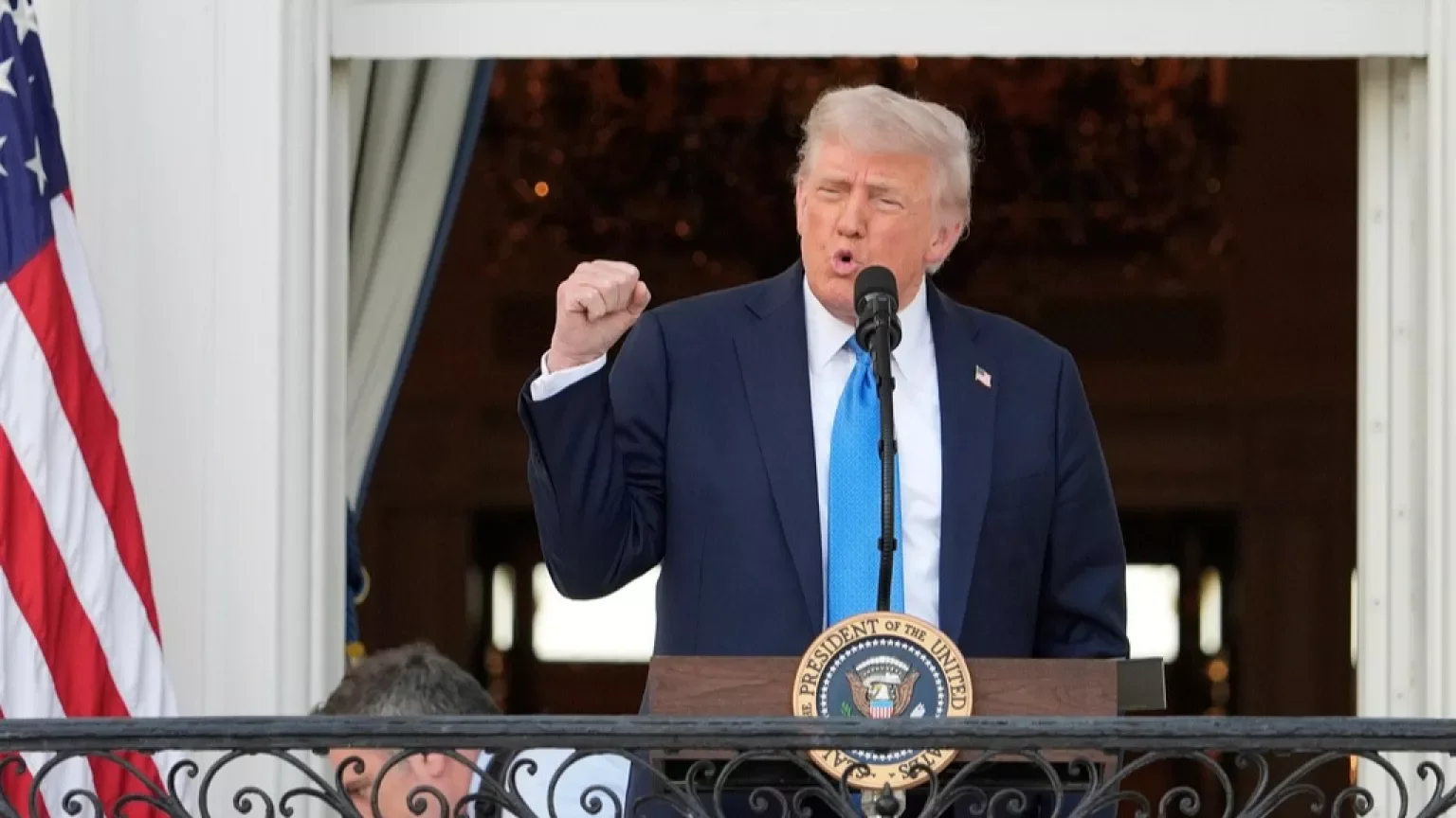 Trump prohíbe la entrada a EE.UU. a ciudadanos de 12 países y limita el ingreso a otros 7