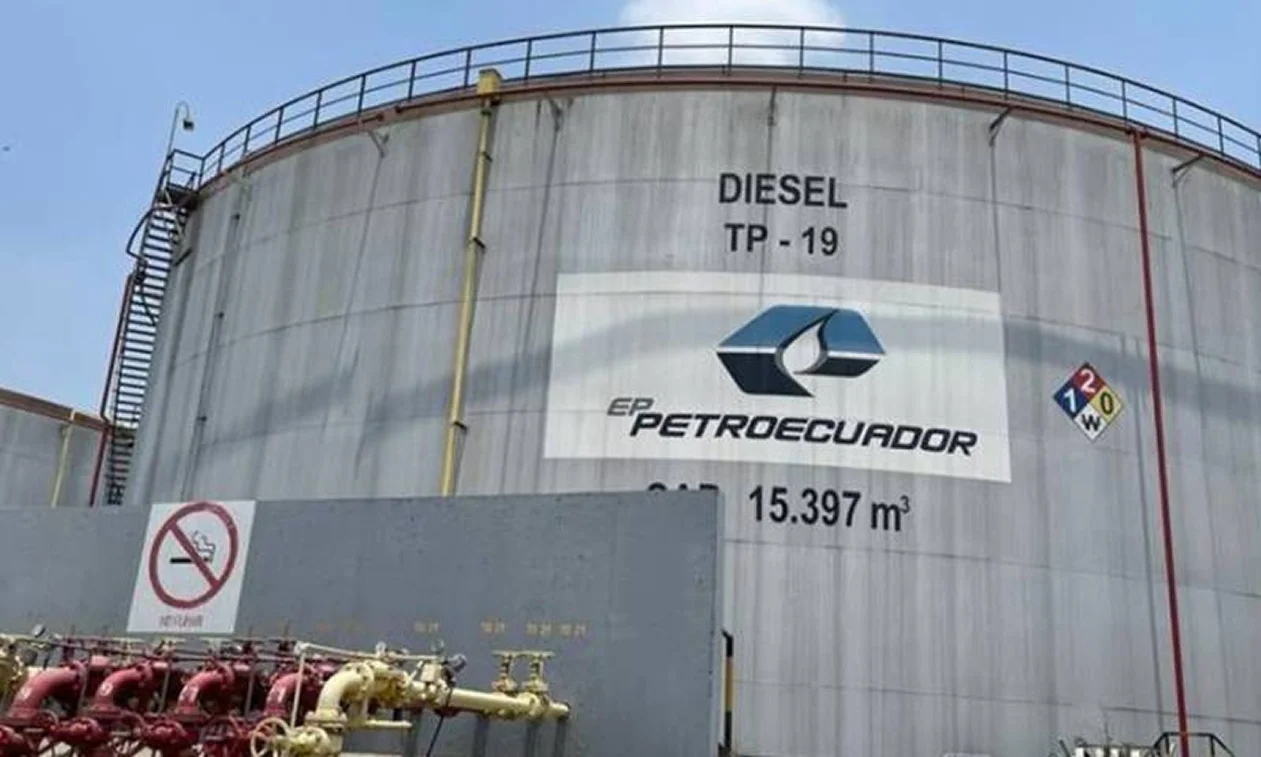 Petroecuador elimina “sueldos dorados” y desvincula a 70 funcionarios