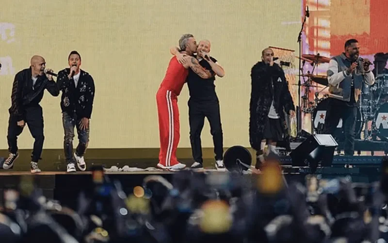 Robbie Williams hizo historia en Londres al reunir a Five tras 25 años