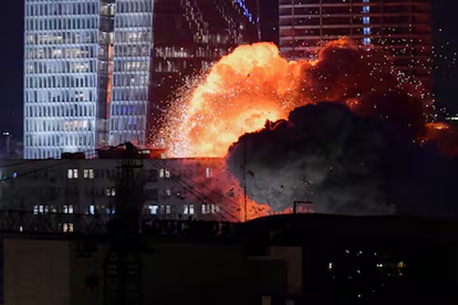 Imagen destacada: Israel bombardea la televisión estatal iraní tras ordenar evacuación en Teherán