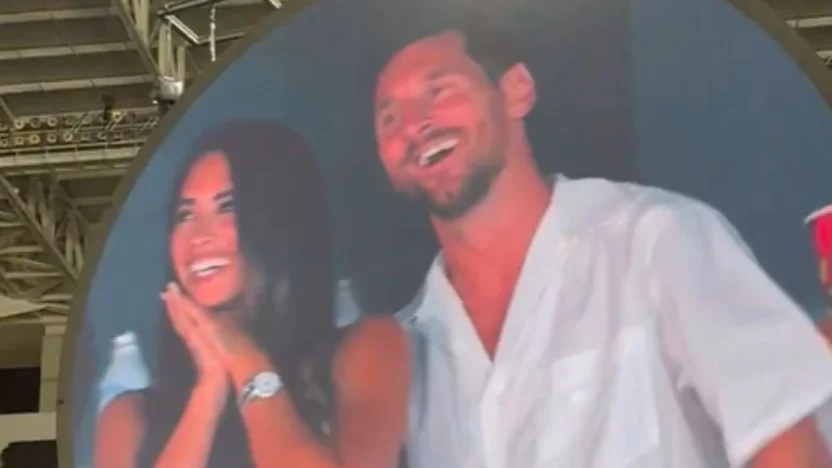 Lionel Messi y Antonela Roccuzzo protagonizan la ‘Kiss Cam’ en el concierto de Coldplay en Miami