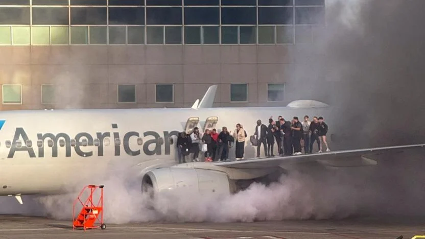 Evacuación de emergencia en un vuelo de American Airlines por incendio