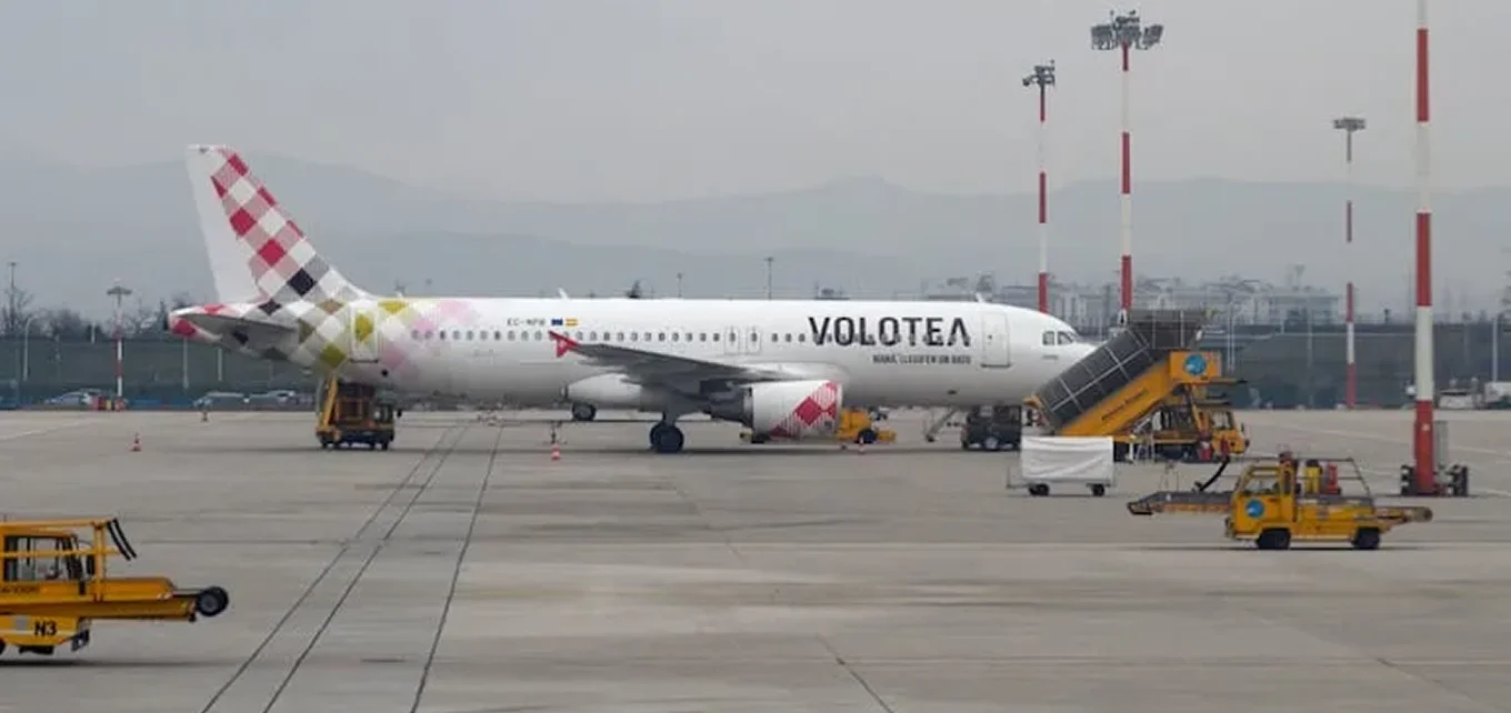 Tragedia en Italia: Hombre muere succionado por motor de avión