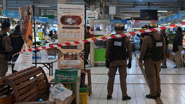Tragedia en Bangkok: Hombre armado asesina a cinco personas en mercado de alimentos frescos