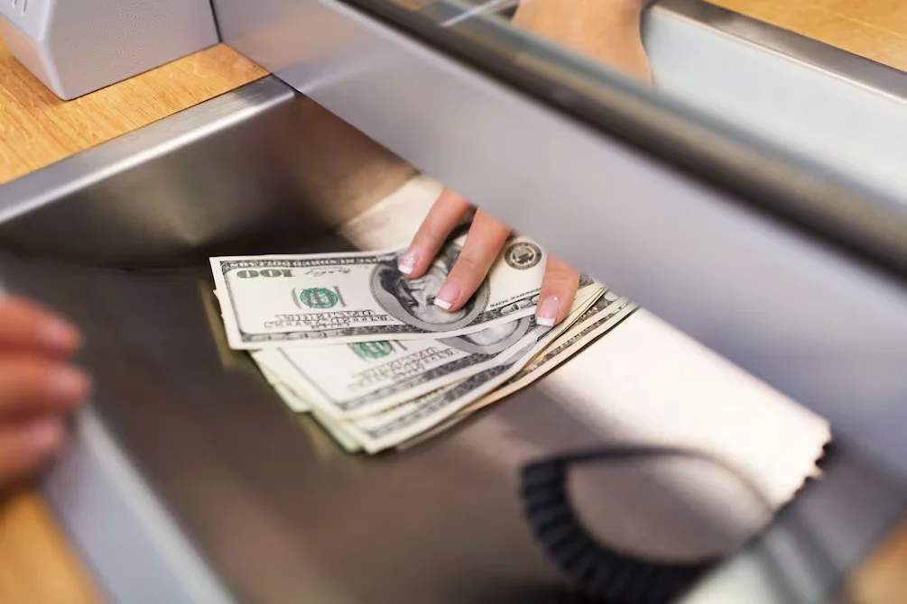 Banco Bolivariano y CaixaBank fortalecen su alianza comercial, con una gran noticia Envío de remesas desde España, ¡sin comisiones!»