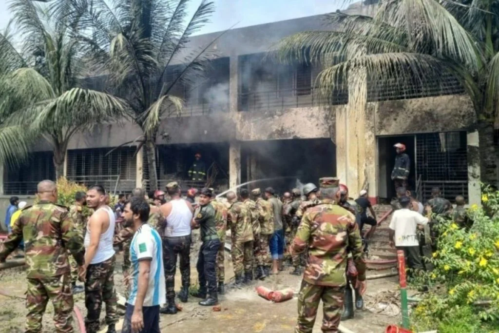 Tragedia aérea en Bangladesh tras accidente de avión militar