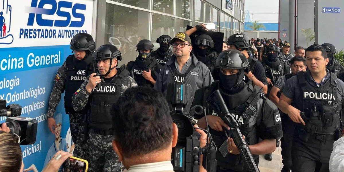 Policía allana oficinas de la Agencia de Tránsito de Durán
