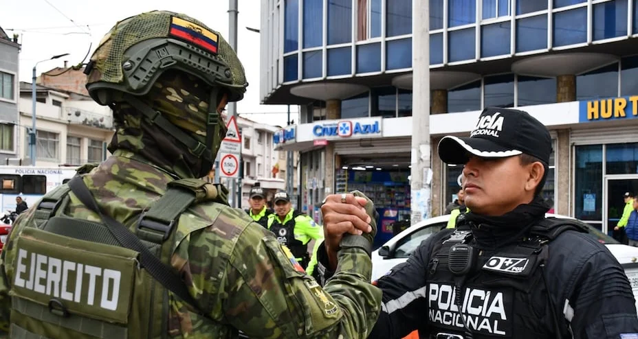 Gobierno del Ecuador contratará a 10.000 exuniformados para reforzar el control carcelario