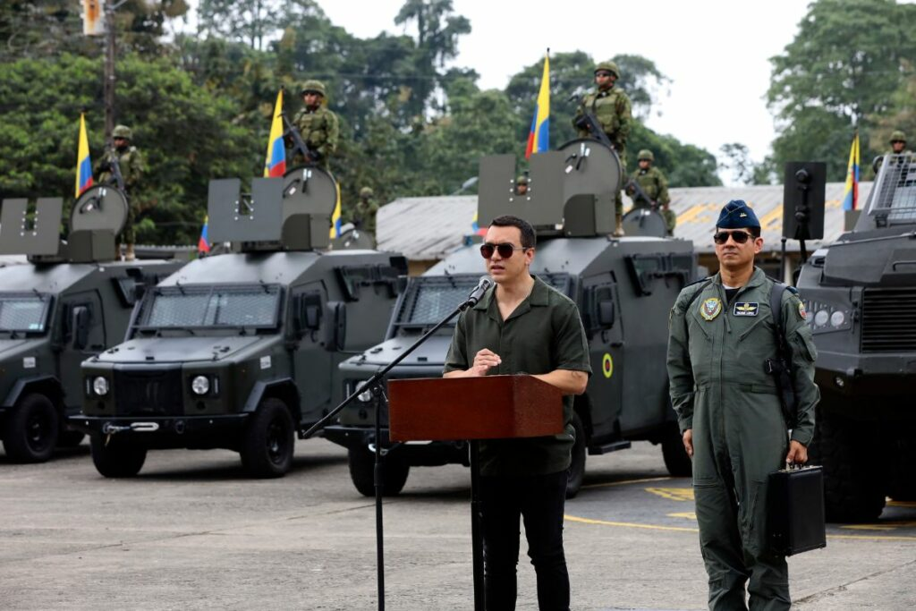 Daniel Noboa refuerza a las Fuerzas Armadas con 35 vehículos tácticos