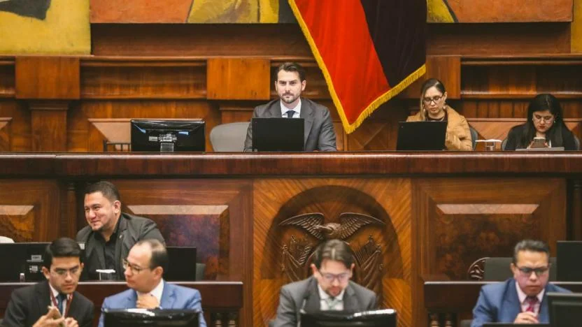 40 funcionarios de la Asamblea Nacional renunciaron o fueron removidos por tener vínculos familiares