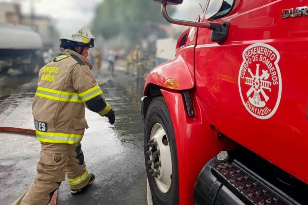 Dos bomberos fueron golpeados y asaltados en Monte Sinaí, Guayaquil