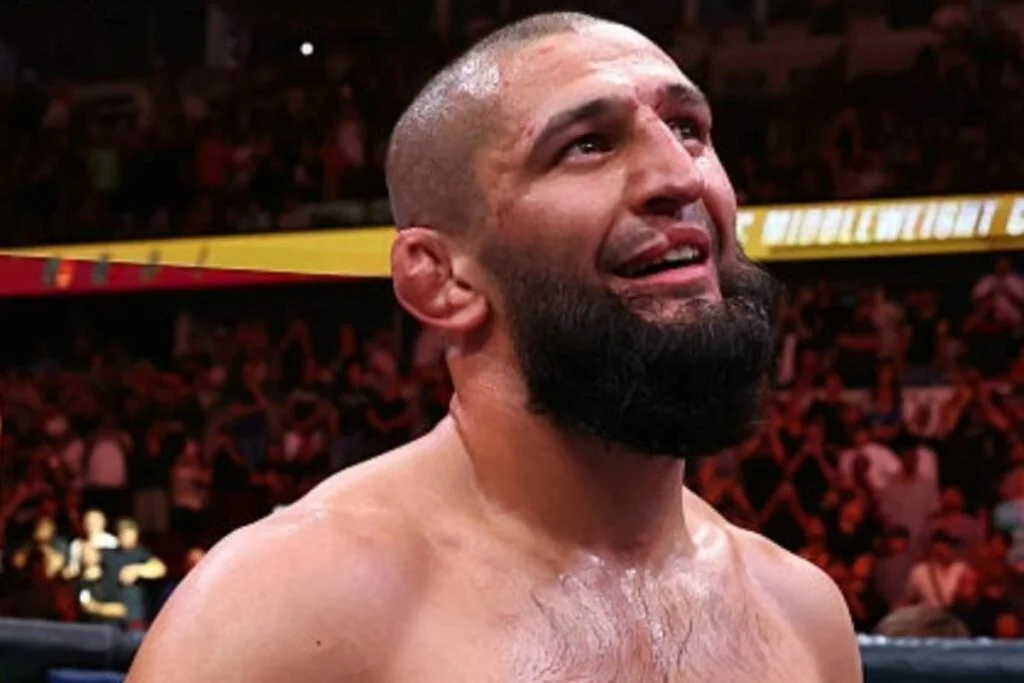Khamzat Chimaev derrota a Dricus du Plessis y se convierte en campeón