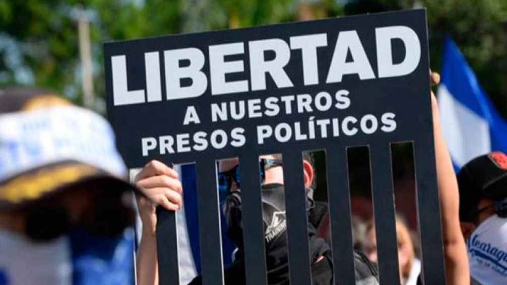 Venezuela libera a 13 presos políticos en medio de la tensión por presencia de buques de guerra en el mar Caribe