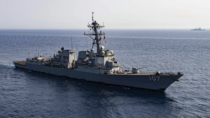 Estados Unidos envía tres destructores con misiles guiados al límite del mar territorial venezolano