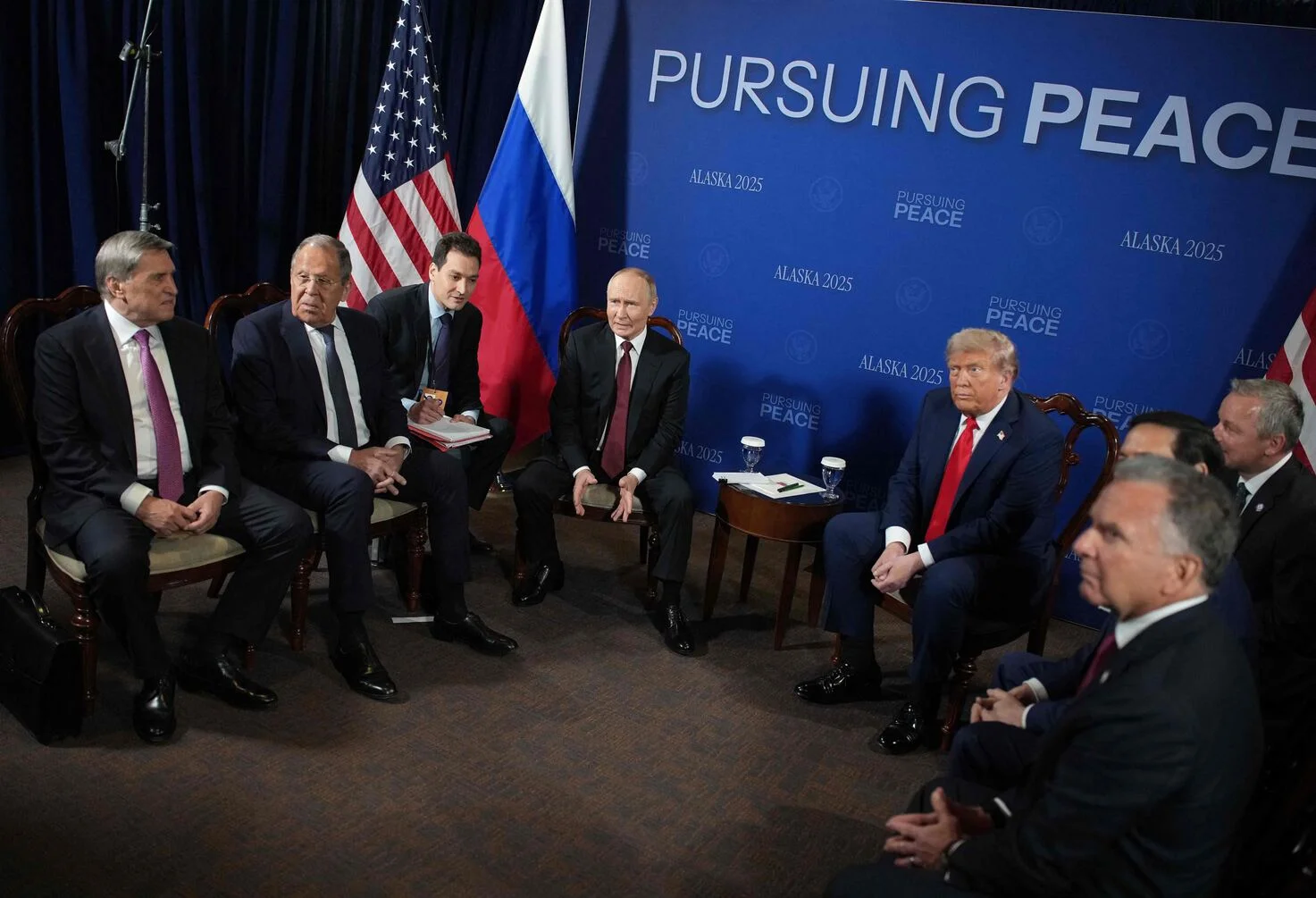 Cumbre histórica en Alaska: Los funcionarios que acompañan a Donald Trump y Vladimir Putin