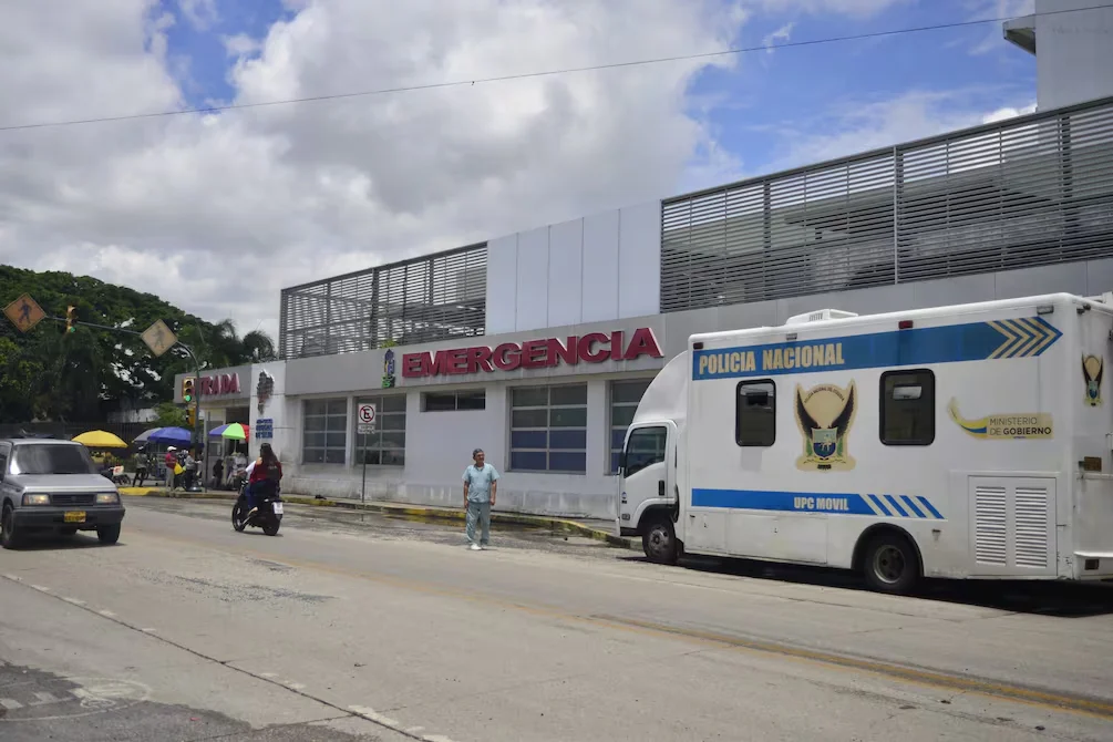 Universidad Católica de Guayaquil condena comportamiento inapropiado de internistas en el Hospital Teodoro Maldonado Carbo y anuncia medidas estrictas