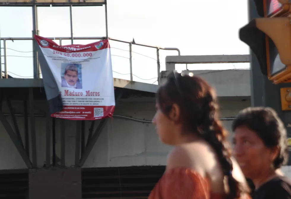 Colocan cartel de recompensa por Nicolás Maduro en el norte de Guayaquil