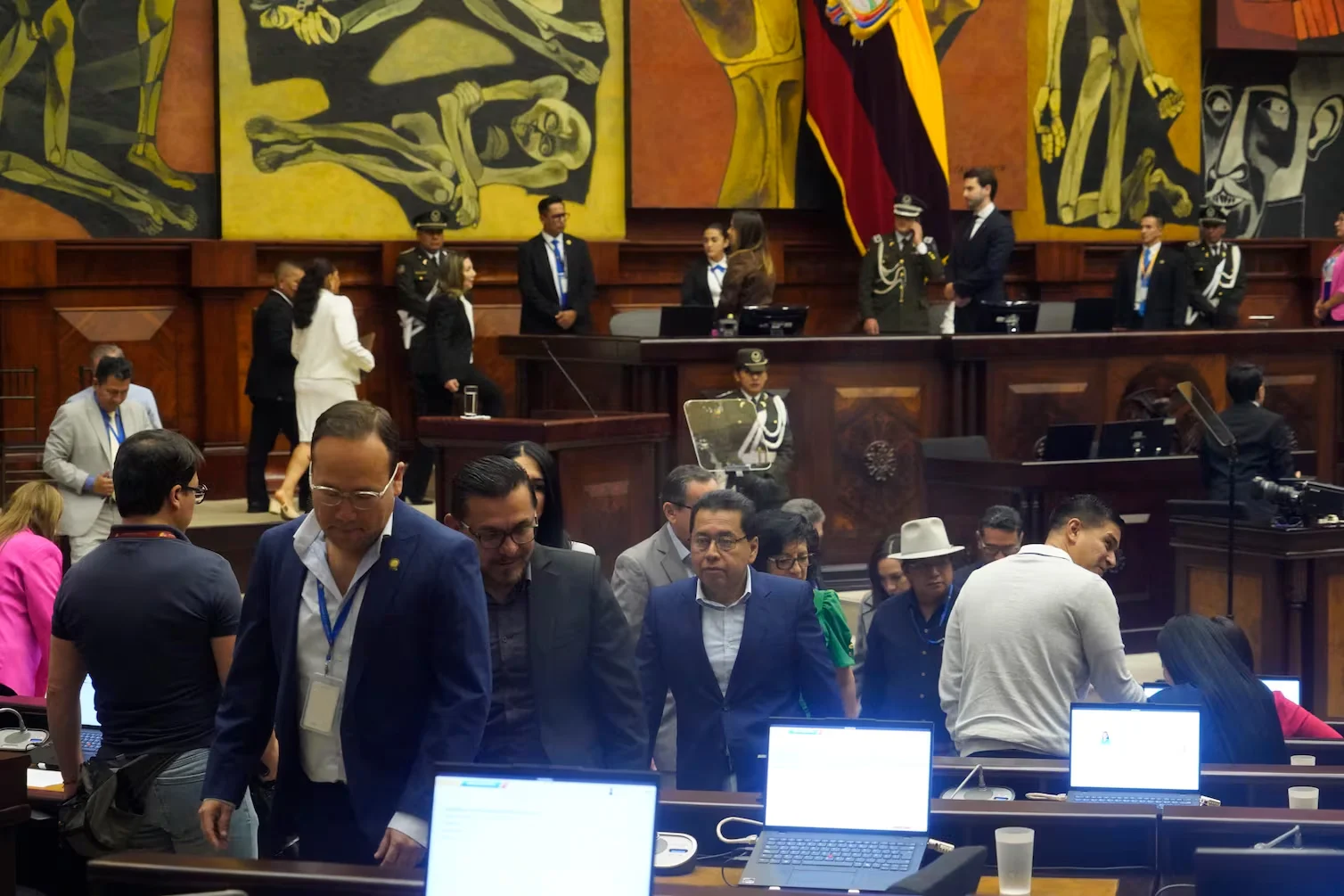 Asambleístas alistan debate sobre posibles cambios a la Constitución con una nueva Constituyente