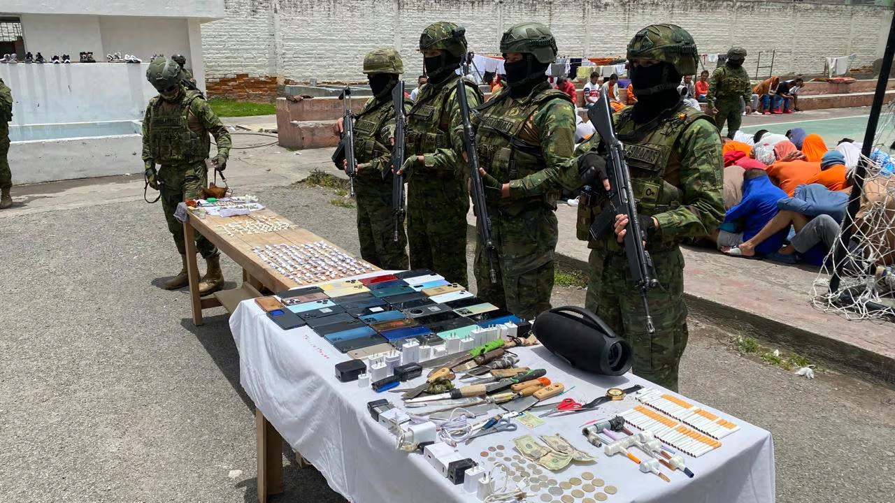 Requisa en Riobamba: celulares, marihuana y armas decomisadas en la cárcel