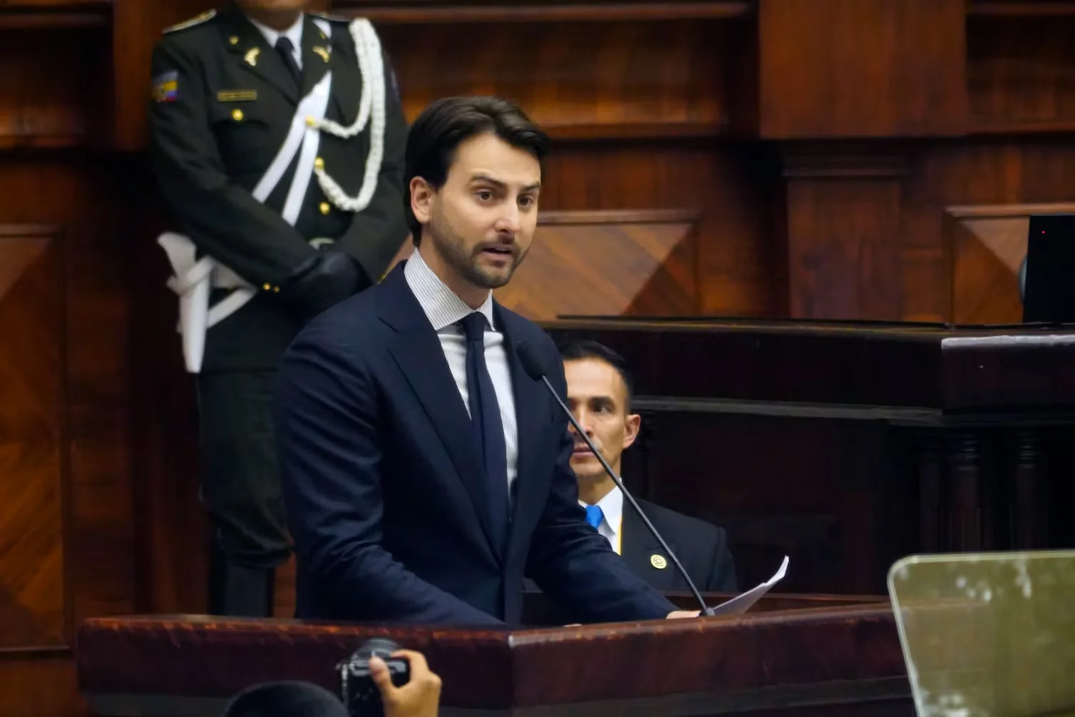 Niels Olsen pide sancionar a 45 legisladores de la Revolución