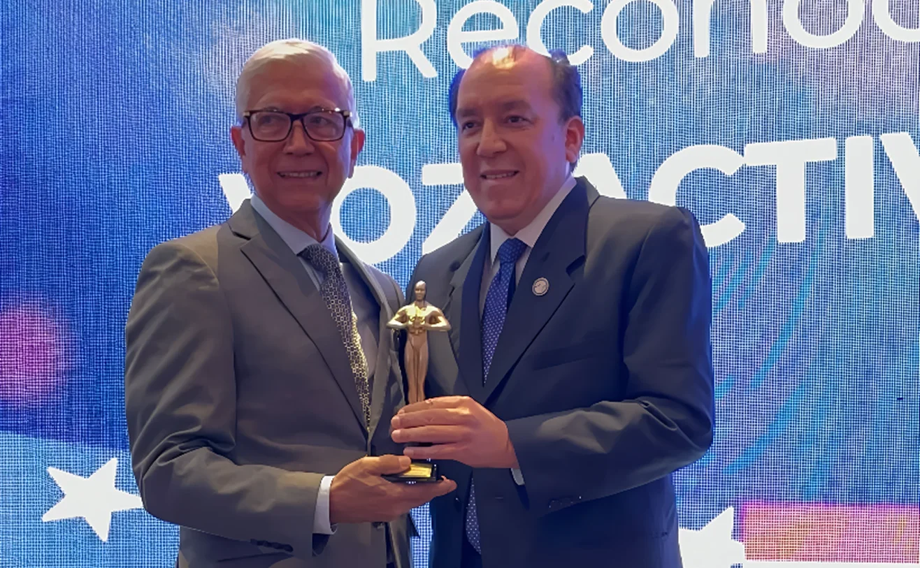 Amcham reconoció a Radio Forever con el premio Voz Activa del Comercio