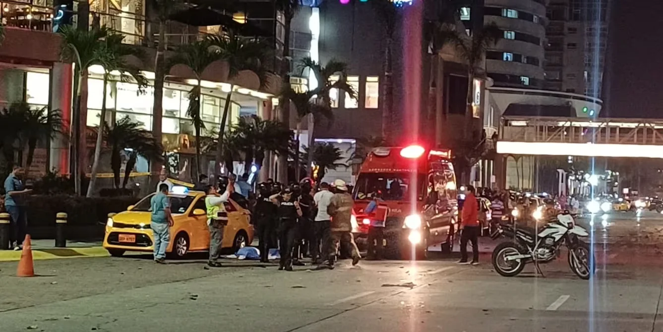 Vehículo explota en zona comercial del norte de Guayaquil y deja varios heridos