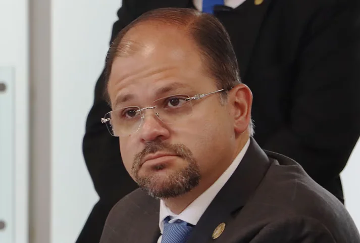 Ministro del Interior califica de “traición de la justicia” la liberación de cinco detenidos tras ataque a la caravana presidencial