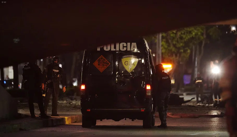 Los Lobos estarían detrás de explosión de coche bomba en el norte de Guayaquil, según el ministro del Interior