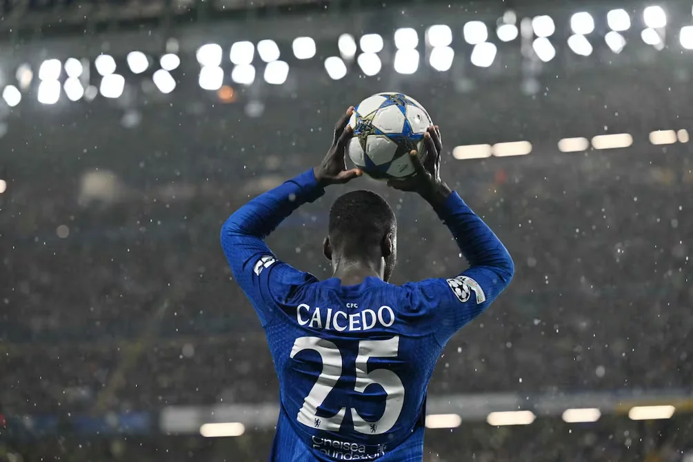 Moisés Caicedo anota un golazo con el Chelsea ante el Ajax por la Champions League