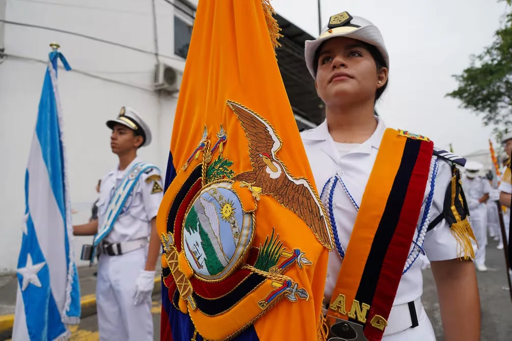 Civismo y orgullo nacional marcan la conmemoración del Día del Escudo en Guayaquil