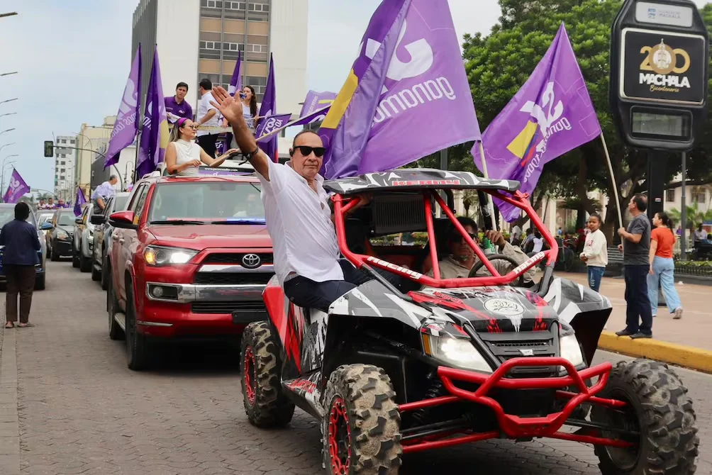 Campaña por el sí en El Oro: una caravana recorrió Machala para promover el voto al referéndum y consulta popular 2025