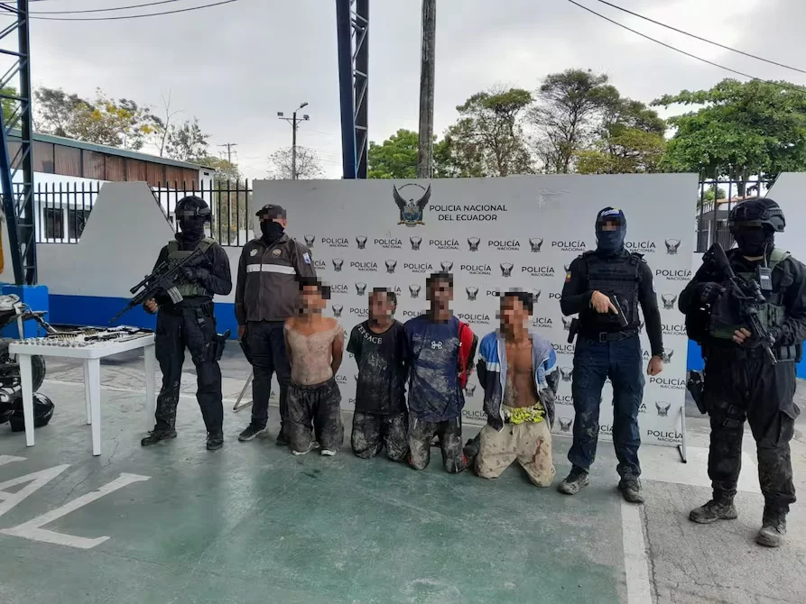 Policía captura a cuatro integrantes de Los Lobos en Esmeraldas: uno de ellos de intermedio valor