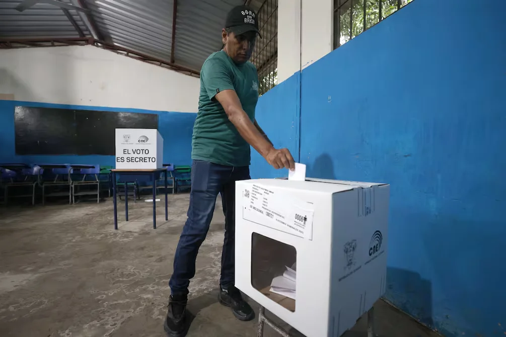 ¿Qué pasa si no voto el 16 de noviembre? Multas y justificativos en Ecuador