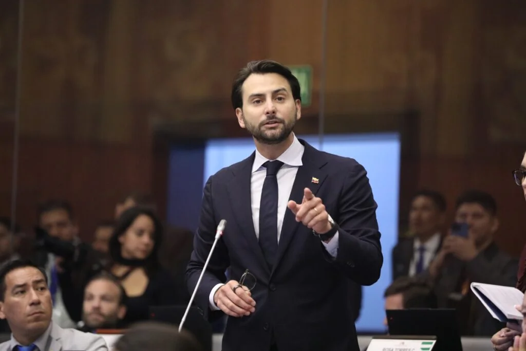 Niels Olsen prepara su licencia para unirse a la campaña del referéndum y consulta popular