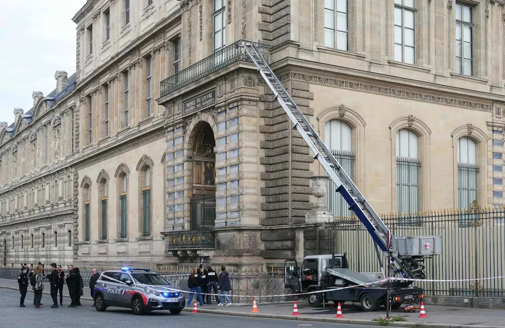 Francia exige al Louvre renovar sus sistemas de seguridad tras un informe alarmante