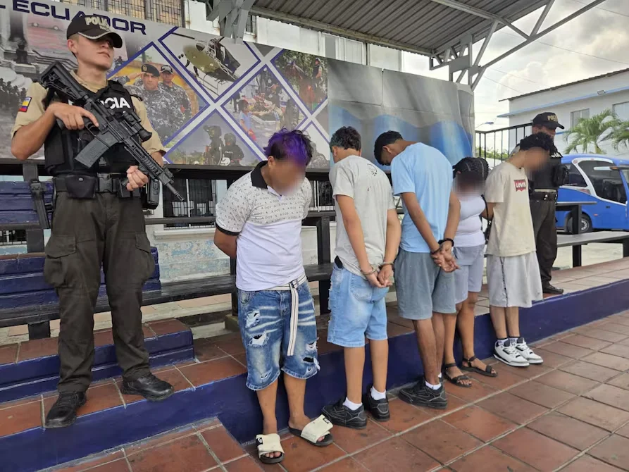 Capturan a cinco sospechosos por el asesinato de un hombre en la avenida Juan Tanca Marengo