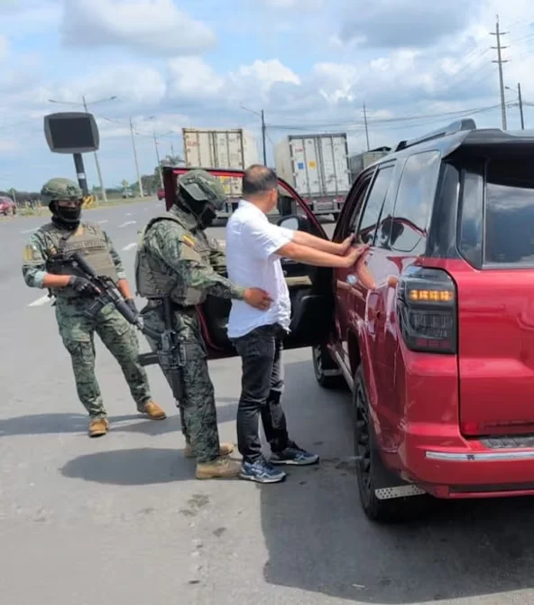 Militares intensifican operativos en Durán con patrullajes y controles a ciudadanos