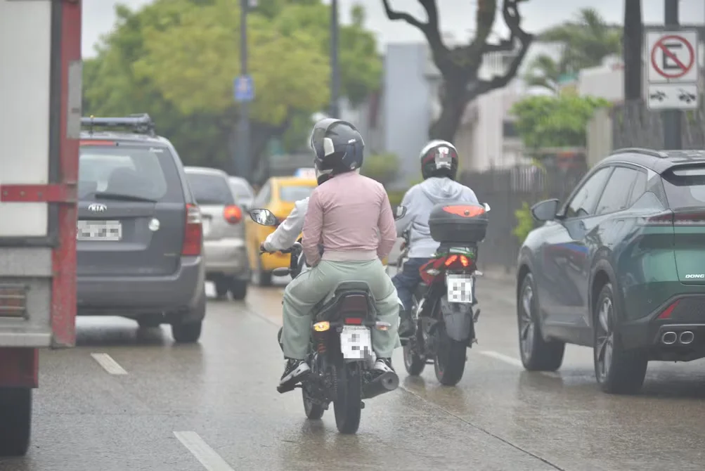 ATM de Guayaquil aclara sanciones a motociclistas por uso de licencia incorrecta